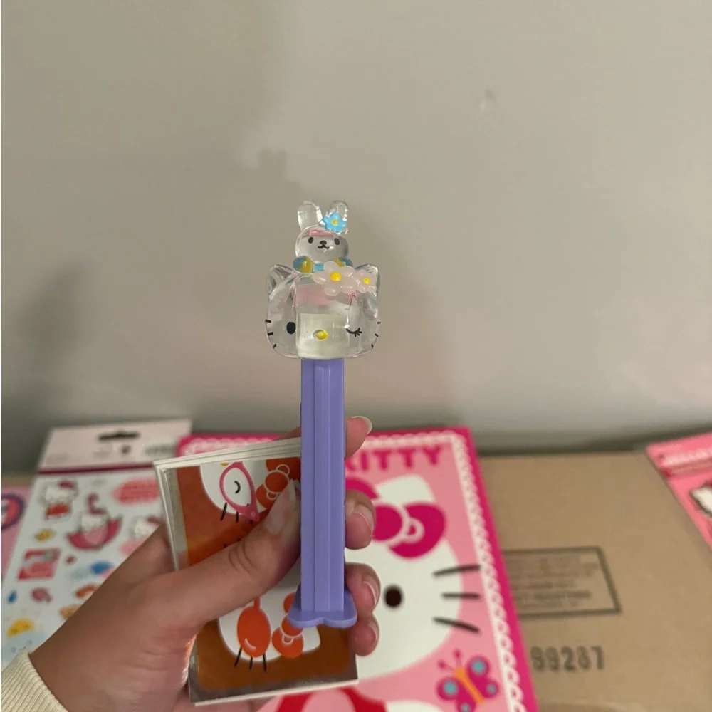 Hello Kitty Sticker Album - Picture 7 of 7